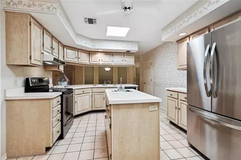 Kitchen - 604 Willowdale Blvd, Luling, LA 70070 photo 1 of 2