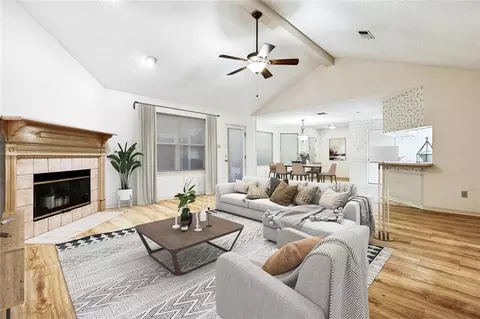 Living - 604 Willowdale Blvd, Luling, LA 70070 photo 1 of 2