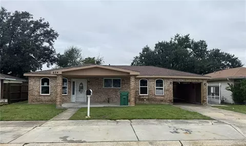 624 Willowbrook Dr, Gretna, LA 70056