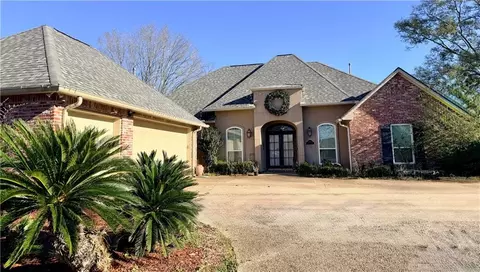 13404 E Lakeshore Dr, Prairieville, LA 70769