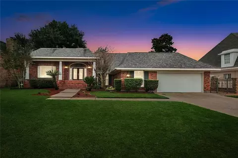 81 Chateau Mouton Dr, Kenner, LA 70065