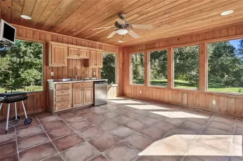 Exterior - 16013 Halbert Rd, Hammond, LA 70403 photo 4 of 7