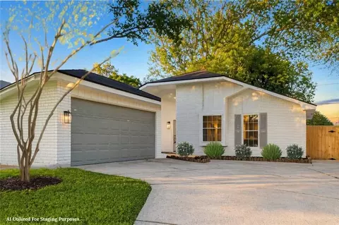 207 Surrey Dr, Laplace, LA 70068