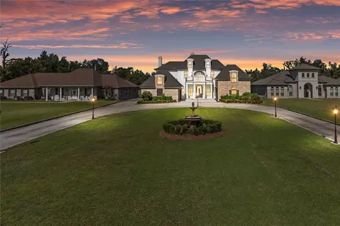 844 S Fashion Blvd, Hahnville, LA 70057