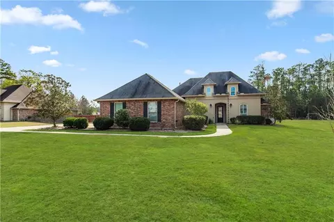 402 Long Lake Dr, Covington, LA 70435