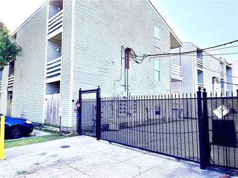 4218 Hessmer Ave #301, Metairie, LA 70002