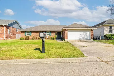 61 Parlange Dr, Destrehan, LA 70047
