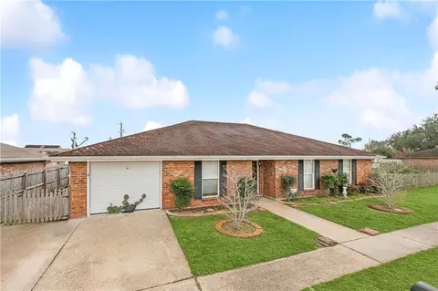 3221 Riverland Dr, Chalmette, LA 70043