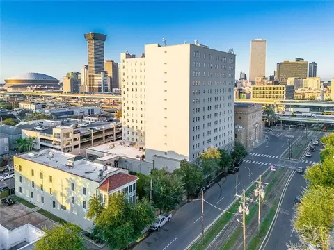1205 St Charles Ave #1017, New Orleans, LA 70130