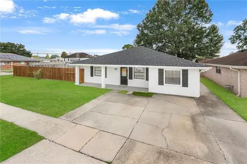 3025 Corinne Dr, Chalmette, LA 70043