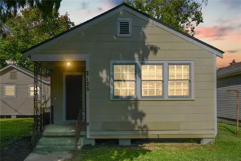 121 Hamilton St, Gretna, LA 70053