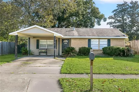 5009 Rochester Dr, Marrero, LA 70072