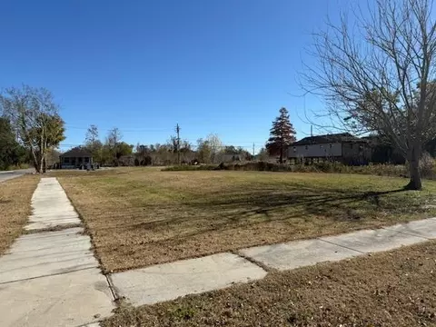 2441 Lamanche St, New Orleans, LA 70117