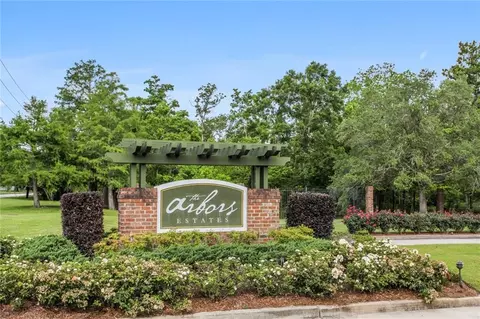 17 Arbor Cir, New Orleans, LA 70131