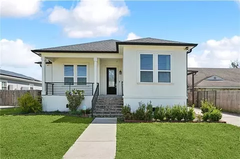 5135 Cameron Blvd, New Orleans, LA 70122