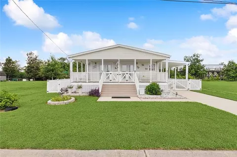 132 E Paula Dr, Port Sulphur, LA 70083