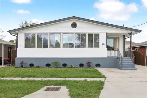 3033 Hero Dr, Gretna, LA 70053