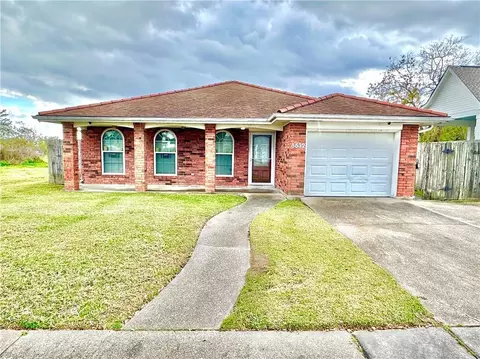 8532 Benjamin Dr, Chalmette, LA 70043