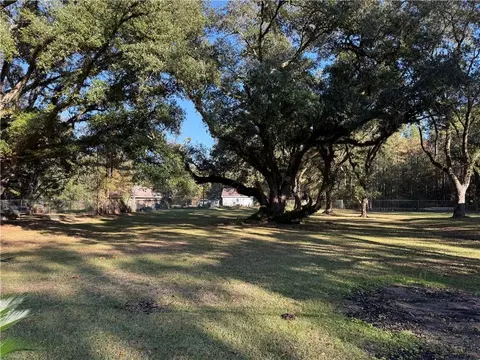Oak Park Drive, Madisonville, LA 70447