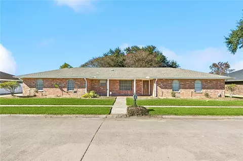 2165 Colonial Dr, Laplace, LA 70068