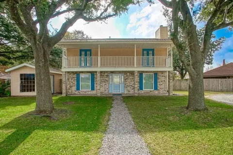 10216 Russell St, River Ridge, LA 70123