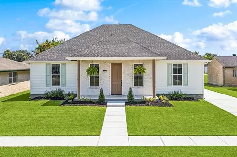 2421 Garden St, Meraux, LA 70075