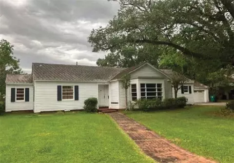 406 5th St, Abbeville, LA 70510