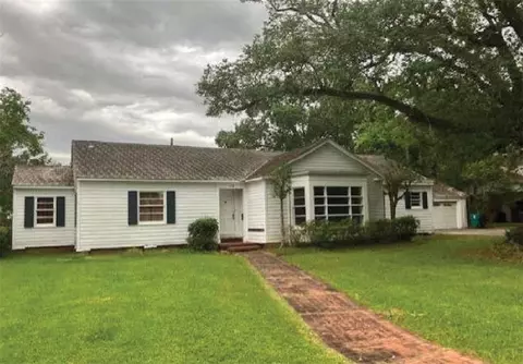 406 5th St, Abbeville, LA 70510