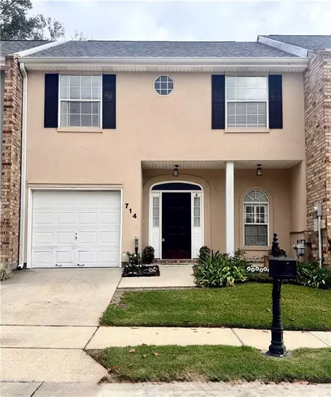 714 Pecan Grove Ln, Jefferson, LA 70121