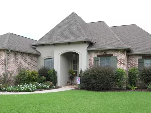 320 De Zaire Dr, Madisonville, LA 70447