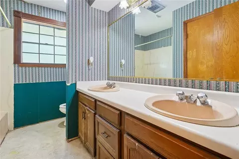 Bath - 412 Oak Ln, Luling, LA 70070 photo 1 of 3