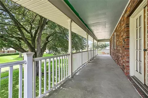 Exterior - 412 Oak Ln, Luling, LA 70070 photo 3 of 5