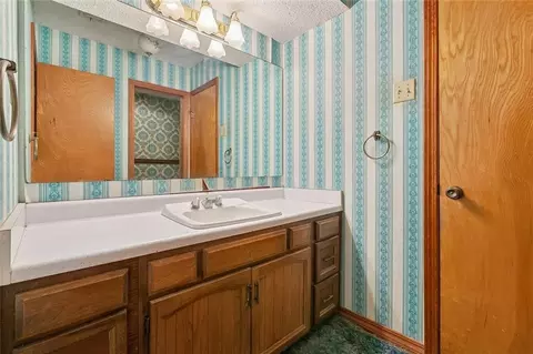 Bath - 412 Oak Ln, Luling, LA 70070 photo 2 of 3