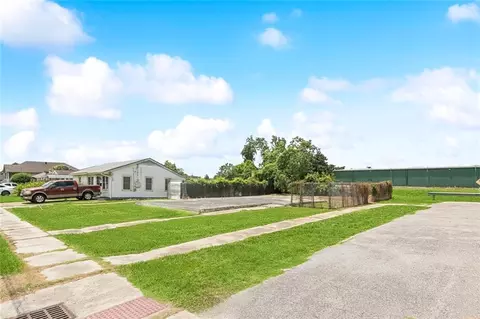 3200 Hero Dr, Gretna, LA 70053