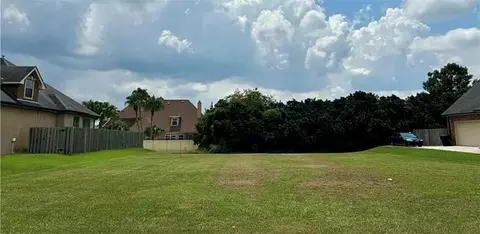 119 Chapel Hill Dr, Belle Chasse, LA 70037