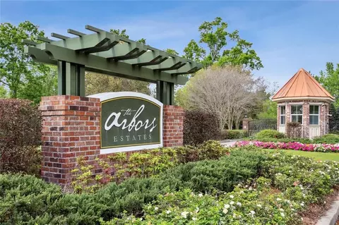 30 Arbors Cir, New Orleans, LA 70131