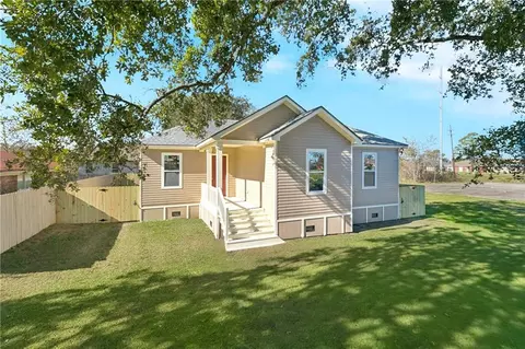 4926 Knight Dr, New Orleans, LA 70127