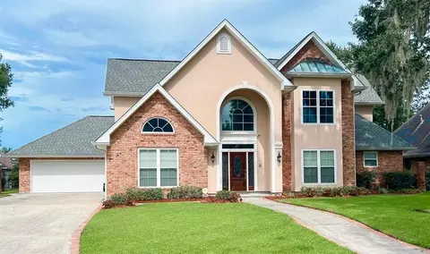 31 Oak Alley Blvd, Marrero, LA 70072