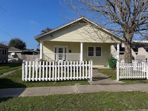 1011 Hancock St, Gretna, LA 70053