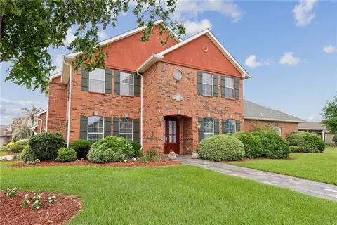 2 Squirewood Ct, Harvey, LA 70058