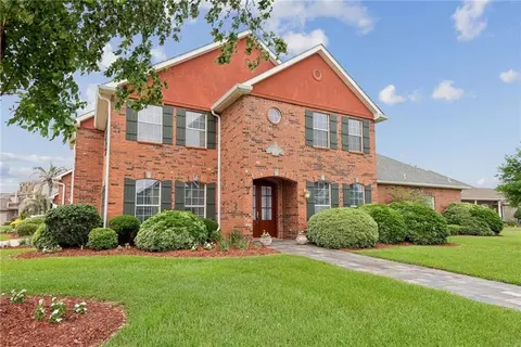 2 Squirewood Ct, Harvey, LA 70058