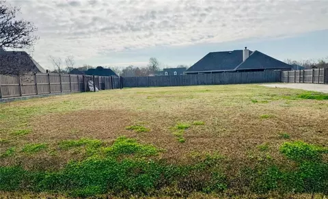 103 General Taylor Dr, Hahnville, LA 70057