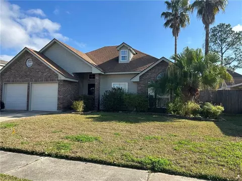 22 Pampas Dr, Laplace, LA 70068