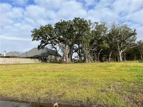 151 Wood Duck Dr, Belle Chasse, LA 70037