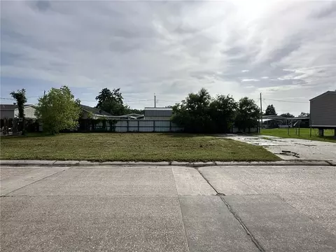 2300 Guillot Dr, Saint Bernard, LA 70085