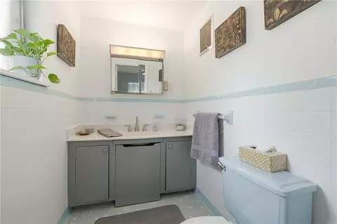 Bath - 1008 Clay St, Kenner, LA 70062 photo 1 of 2