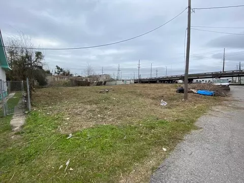 2559 Industry St, New Orleans, LA 70122
