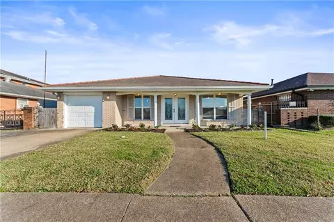 2213 Jean Lafitte Pkwy, Chalmette, LA 70043