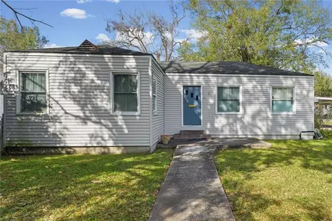 915 Isbell St, Gretna, LA 70053