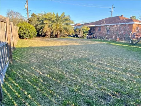 5024 Touro St, New Orleans, LA 70122